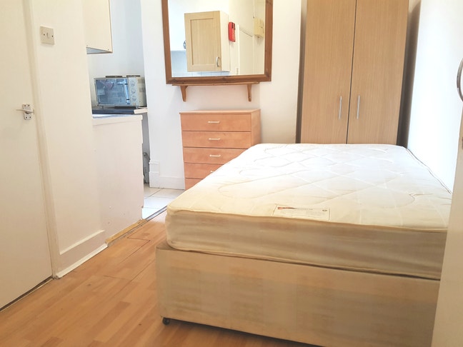 Great Sized Studio Flat - Great Value! Main Photo