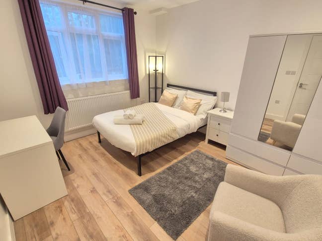 Lovely double w private bathroom Main Photo