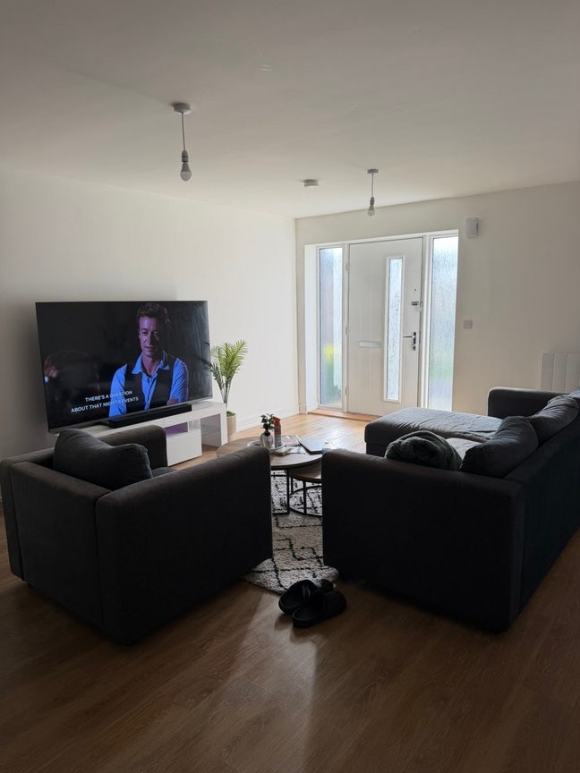 1 Bed available in a 2 bed house. Main Photo