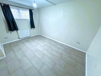 2 Bed Flat in Ockendon &pound;1300 Pcm Main Photo