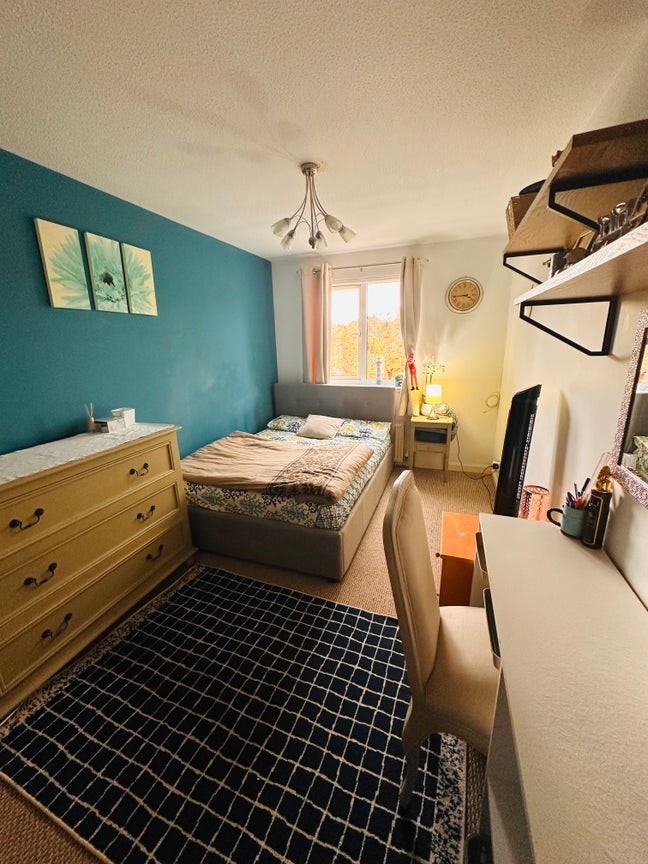 A double bedroom available for rent  Main Photo
