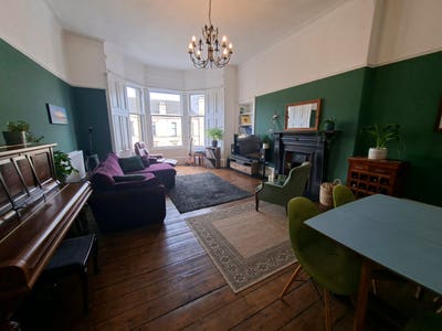 4 bedroom flat to let, off Byres rd 2100/m rent Main Photo