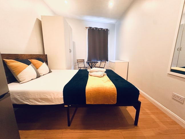 Ensuite Room close to Willesden Junction Station Main Photo