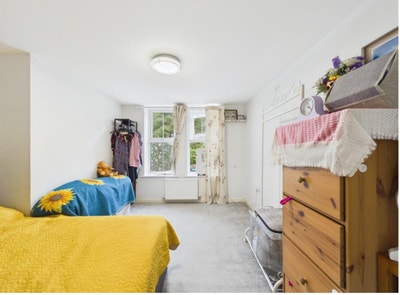 Master Double Bedroom - Short term  Main Photo