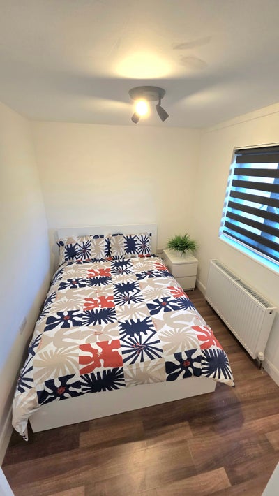 Female House - Single Room Available Main Photo