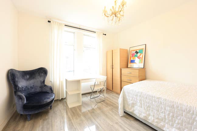 Beautiful Garden-Facing Double Room in Big House. Main Photo