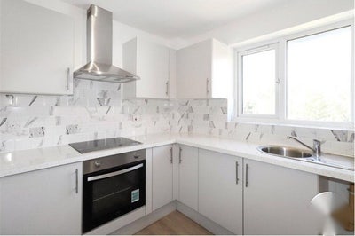 Bright and Well-Presented One-Bedroom Flat  Main Photo