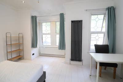 🔥 Huge Rooms | Modern Home | Station Nearby Main Photo