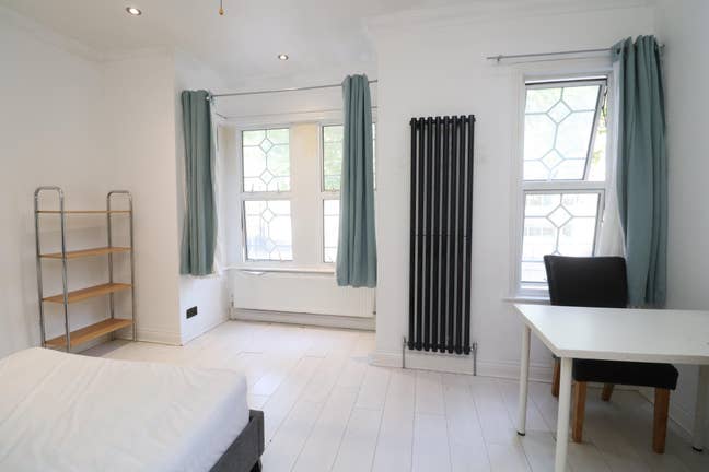 🔥 Huge Rooms | Modern Home | Station Nearby Main Photo