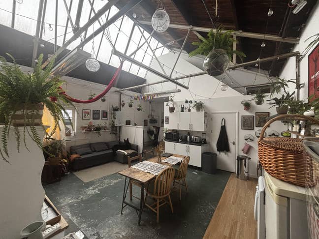 Double Room in a 4 People Warehouse (Queer & Veg) Main Photo