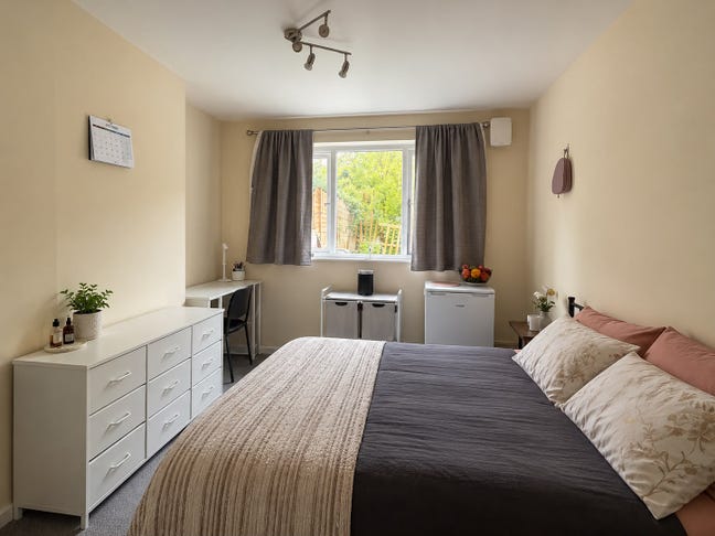 1-Bedroom Flat with Spare Room/Office in Balham  Main Photo
