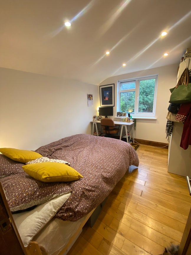 Double room in friendly house (SE8) Main Photo