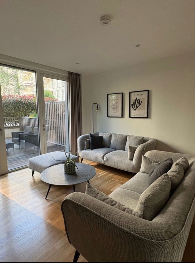 Massive ensuite double room in friendly townhouse Main Photo