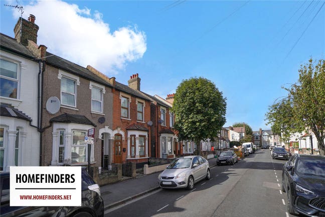 Three-Bedroom House Located on Burford Road, E6 Main Photo