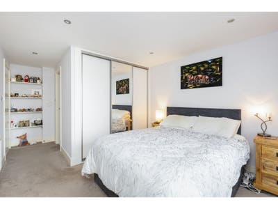 Double bed, en-suite room in Slateford Main Photo