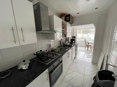4 bed property in Seven sisters Main Photo