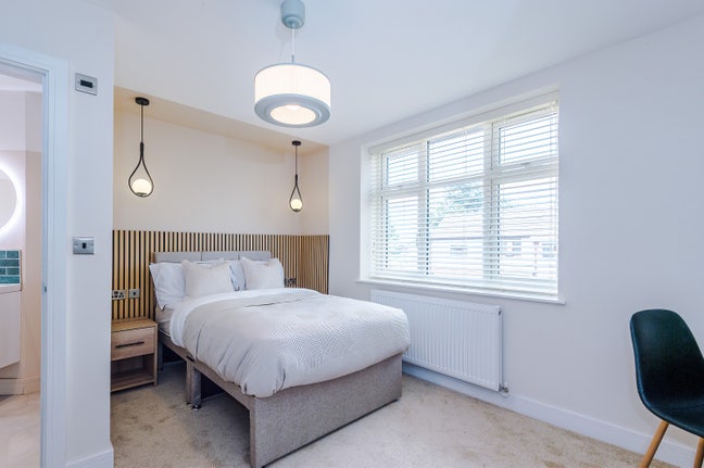 ✨Premium, Modern Double En-suite Room ✨ Main Photo