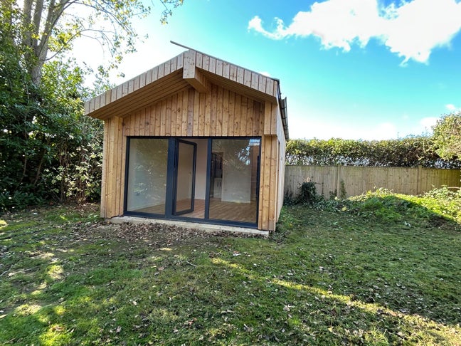 Annex with en suite and private garden Main Photo