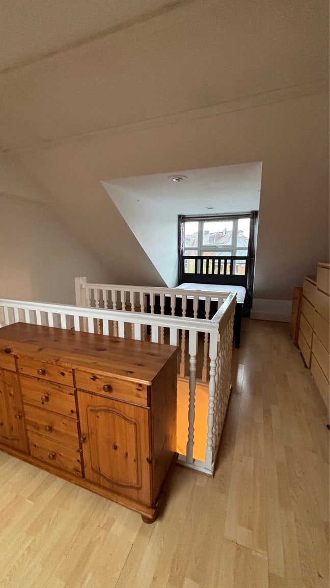 Spacious Double Room in Friendly Richmond House Main Photo
