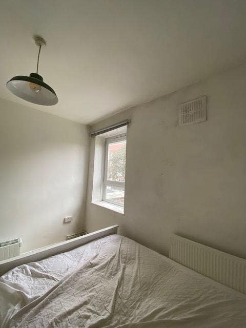 Large Bright Dble Room SW8 &pound;850 incl bills (20Mel) Main Photo