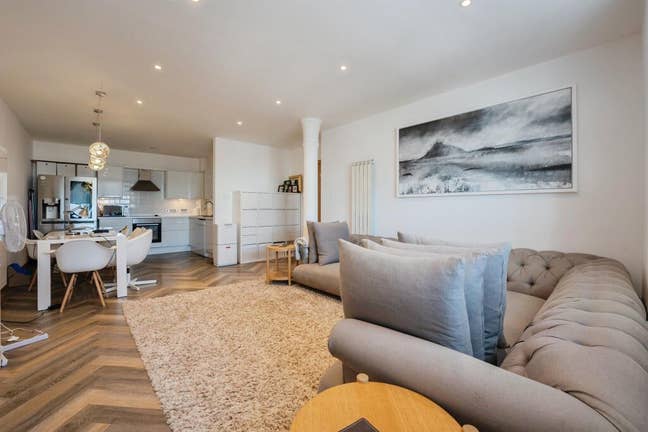 Spacious Double room with ensuite Main Photo