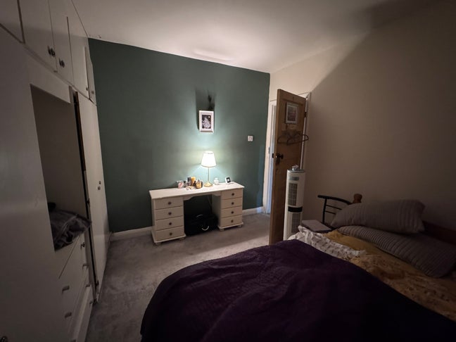 Nice room 5 mins from the station Main Photo