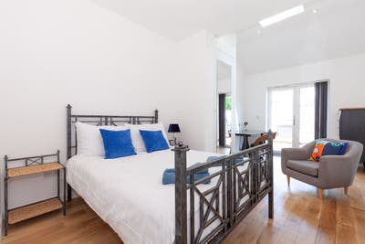 Luxurious En-Suite OX3- from &pound;1,500 All Inclusive! Main Photo