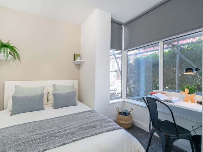 Brand New Double Rooms — Bills Included — LS6 Main Photo