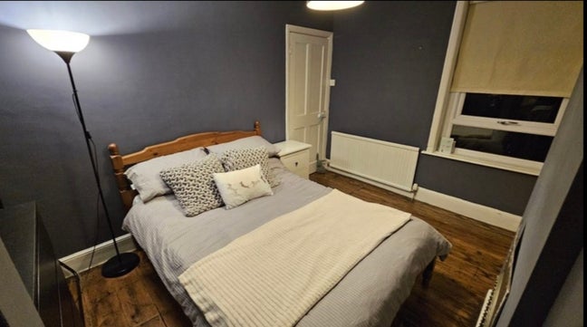 Double room in homely house share Main Photo