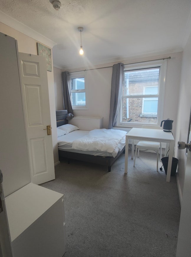 En suite Single Room  Main Photo