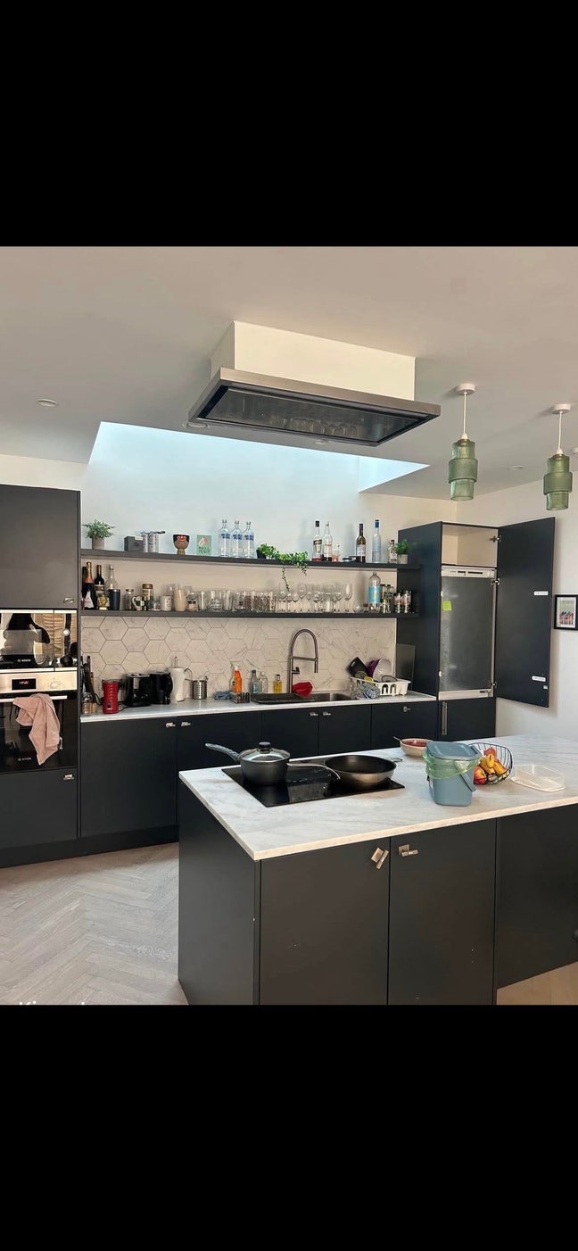 Large double room in gorgeous house  in Clapham 🌸 Main Photo