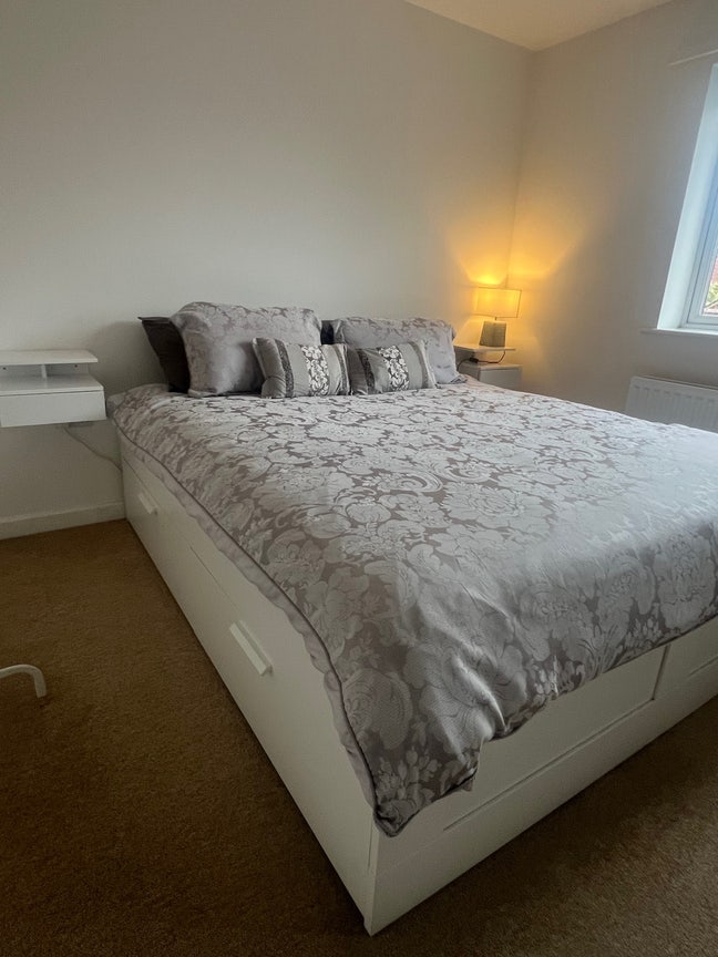 Large Double Room (Not en-suite) Main Photo