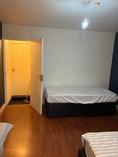 Double Bed room for rent at Coventry Main Photo