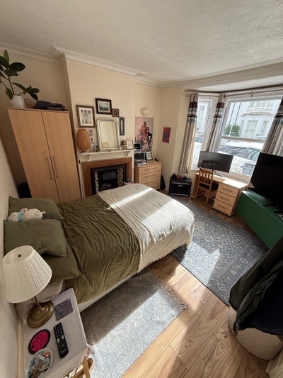 Spacious Double Bedroom, Bills Included Main Photo