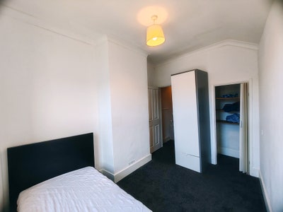 Single Room available from 1st November  Main Photo
