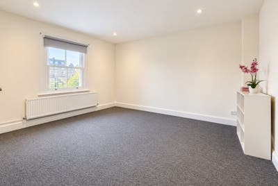 Large 1 Bed Top Floor Flat – West Kensington Main Photo