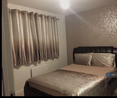Double bed room available for muslim couples/boys Main Photo