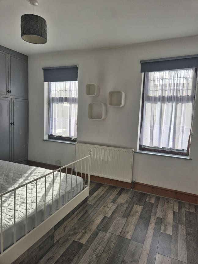 Double nice clean room furnished Main Photo