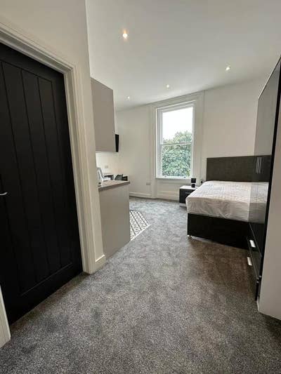 Studio Room Thames Ditton Main Photo