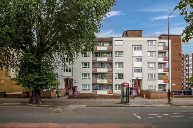 A Smart Choice in a Well-Connected Area Main Photo
