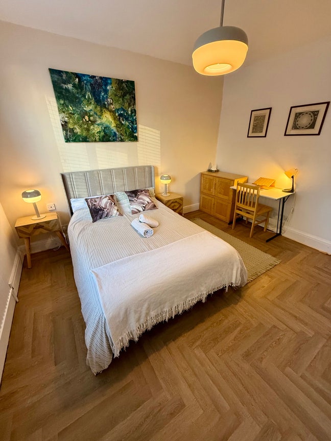 Short Term Lets - Low Deposit - Double with Sink Main Photo