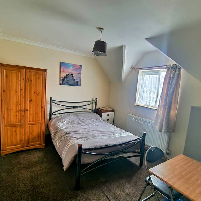 Large double room in Hounslow  Main Photo