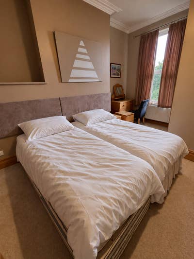 1 Ensuite Room To-Let - L6 Main Photo