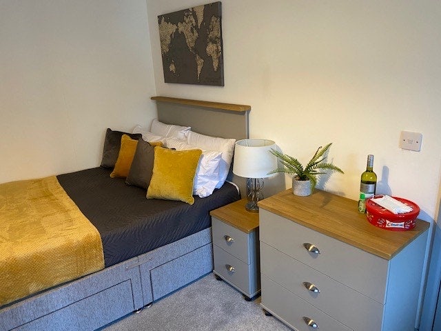 Beautiful Professional House Share  Main Photo