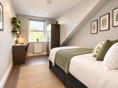 Top Floor Double Room To Rent | Cambridge City CB1 Main Photo