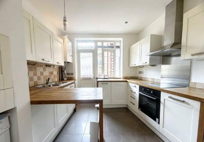Newly Refurbished 2 Bedroom With Communal Garden Main Photo