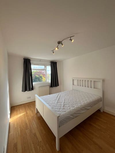 Large double room close to station  Main Photo