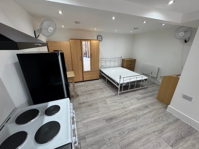  Spacious Studio - Private Kitchen & Bathroom Main Photo