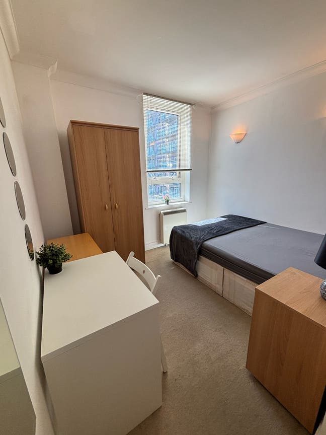 Affordable Room near Canary Wharf  Main Photo