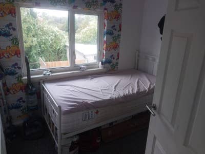 3 rooms in a 4 bedroom house for rent Main Photo